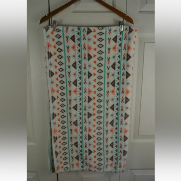 Baby Gear Triangle Geometric Arrow Hearts Baby Blanket Pink White Gray Aqua Blue - Picture 2 of 7